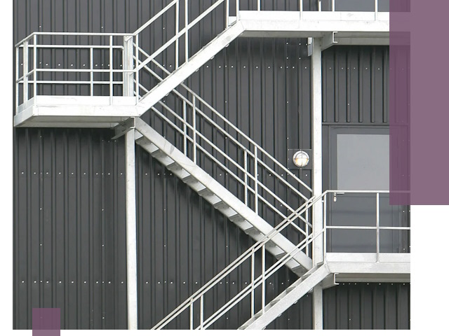 Изготовление и монтаж пожарных лестниц в Петергофе быстро и надежно