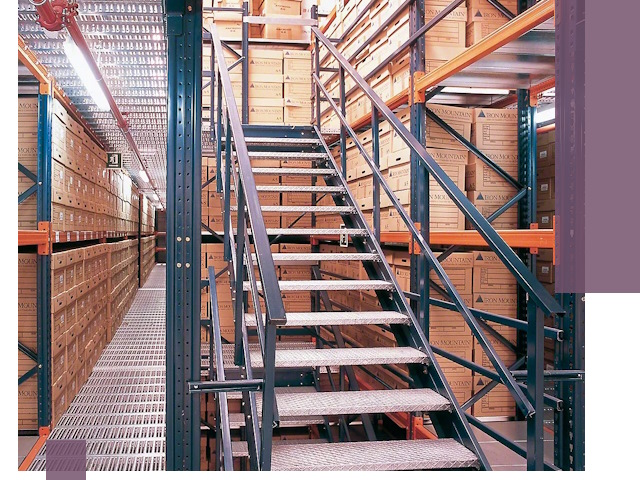 Лестницы складские прочные и безопасные под ключ в Петергофе