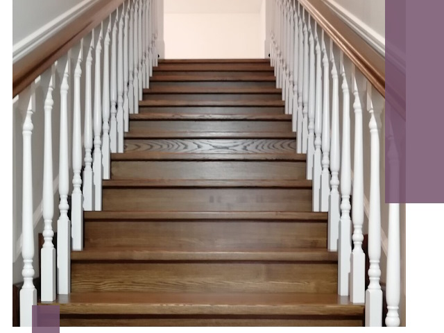 Лестницы из ясеня на заказ в Петергофе — изготовление и монтаж