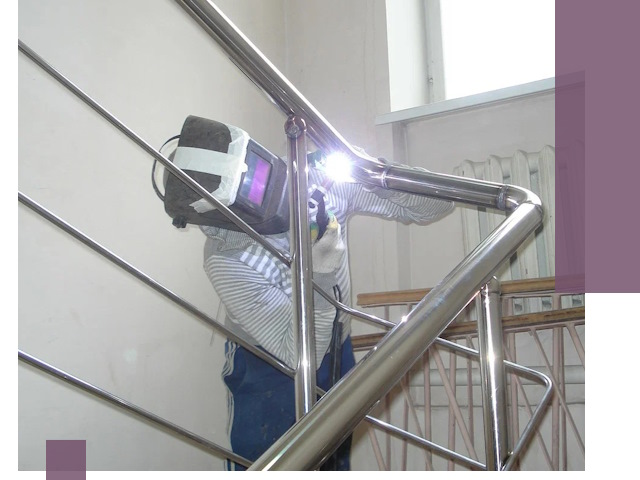 Монтаж перил и ограждений качественно в Петергофе