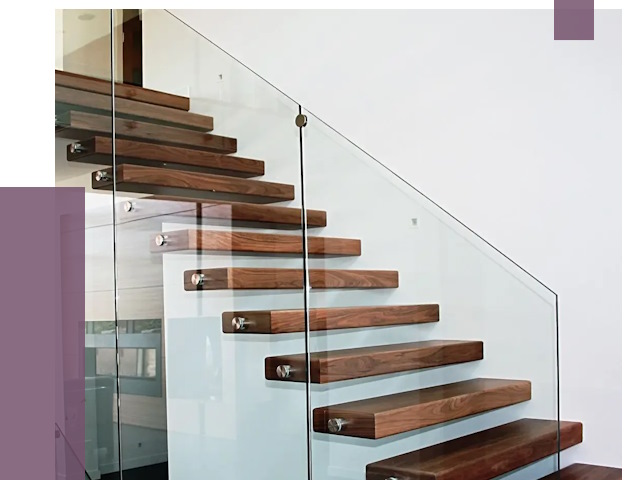 Стеклянные перила для лестницы в Петергофе от 15168 руб.