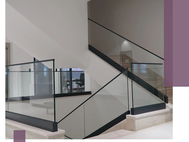 Стеклянные перила премиум-класса с установкой в Петергофе