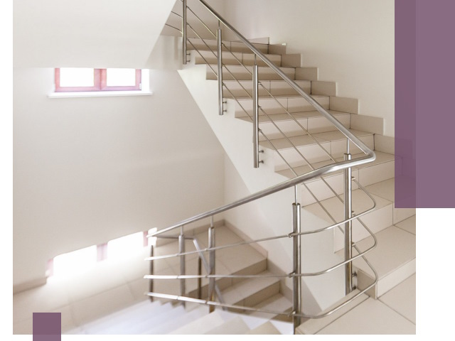 Установка и замена перил в подъезде в Петергофе