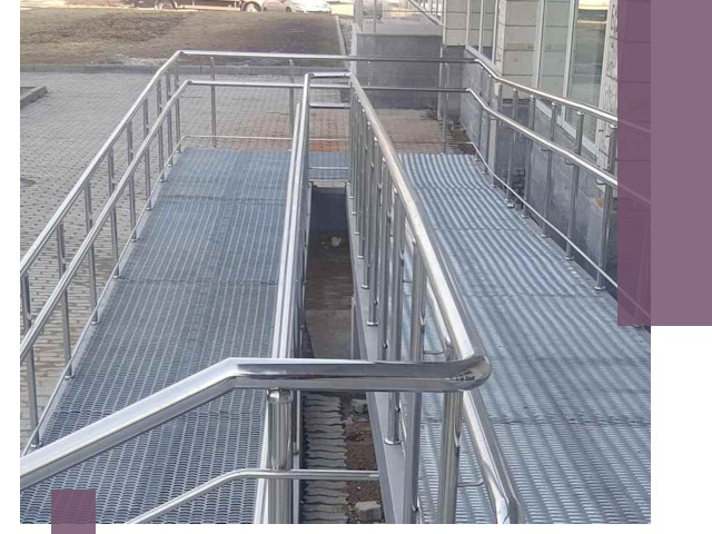 Монтаж пандусов любой сложности в Петергофе за короткие сроки