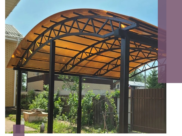 Изготовление навесов под ключ в Петергофе из качественных материалов