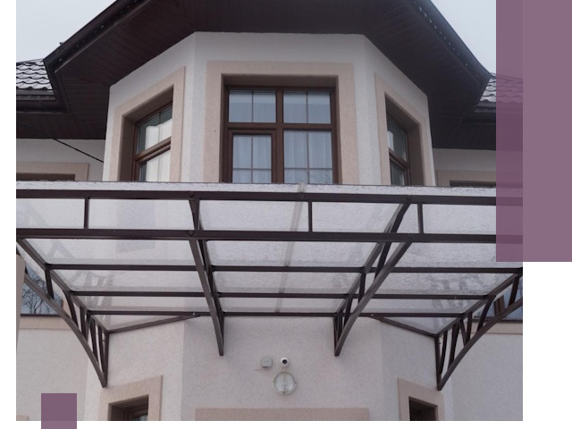 Козырьки из поликарбоната под ключ в Петергофе