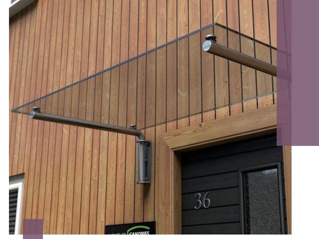 Стеклянные козырьки на входы и фасады в Петергофе