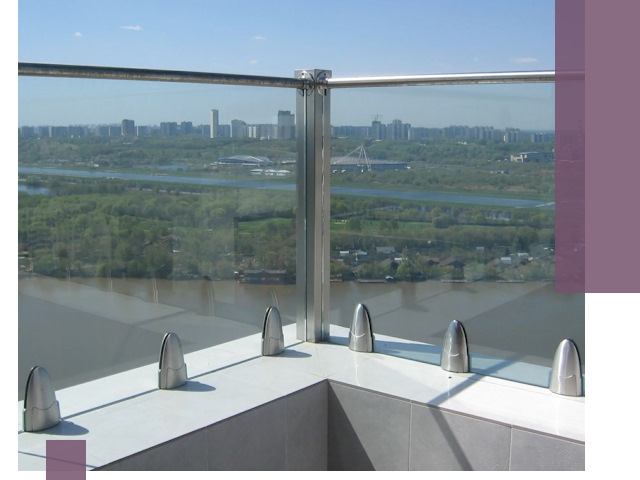 Стеклянные парапеты премиум класса в Петергофе для домов и бизнесов