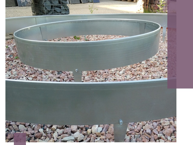 Нержавеющие бордюры под ключ в Петергофе — изготовление и монтаж