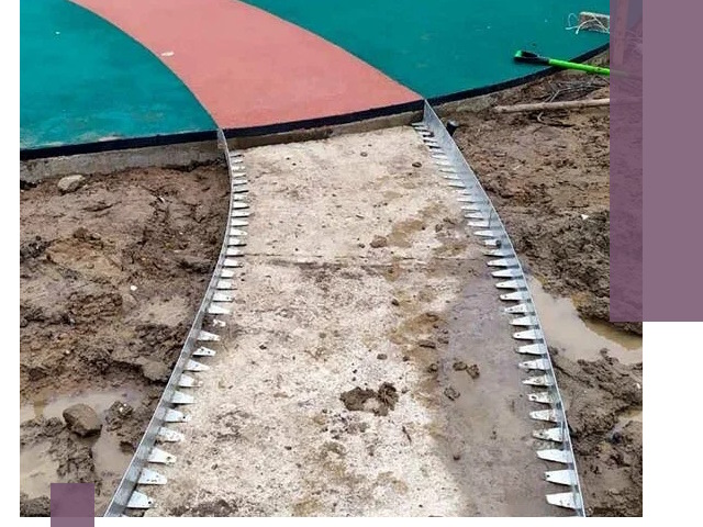 Металлические бордюры для дорожек в Петергофе — монтаж и изготовление