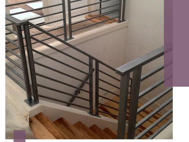 Изготовление поручней из металла и дерева в Петергофе