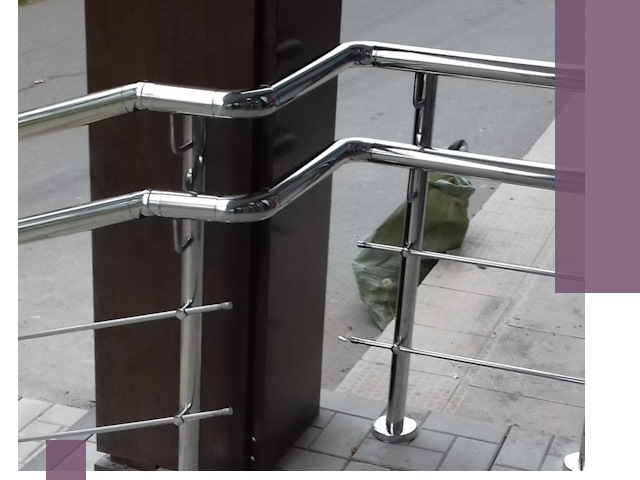 Монтаж поручней из нержавеющей стали в Петергофе качественно и быстро